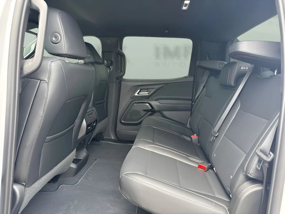 2026 Chevrolet Silverado - Image 13 of 31