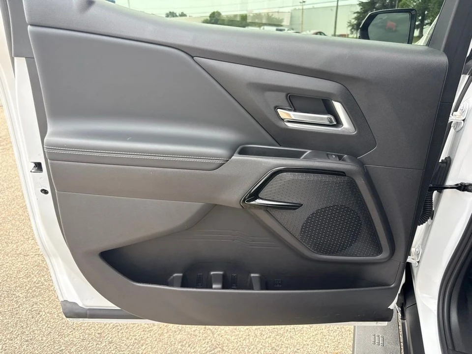 2026 Chevrolet Silverado - Image 30 of 31
