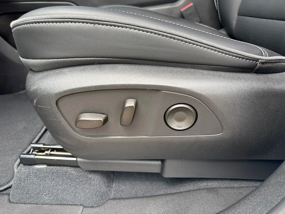 2026 Chevrolet Silverado - Image 10 of 31