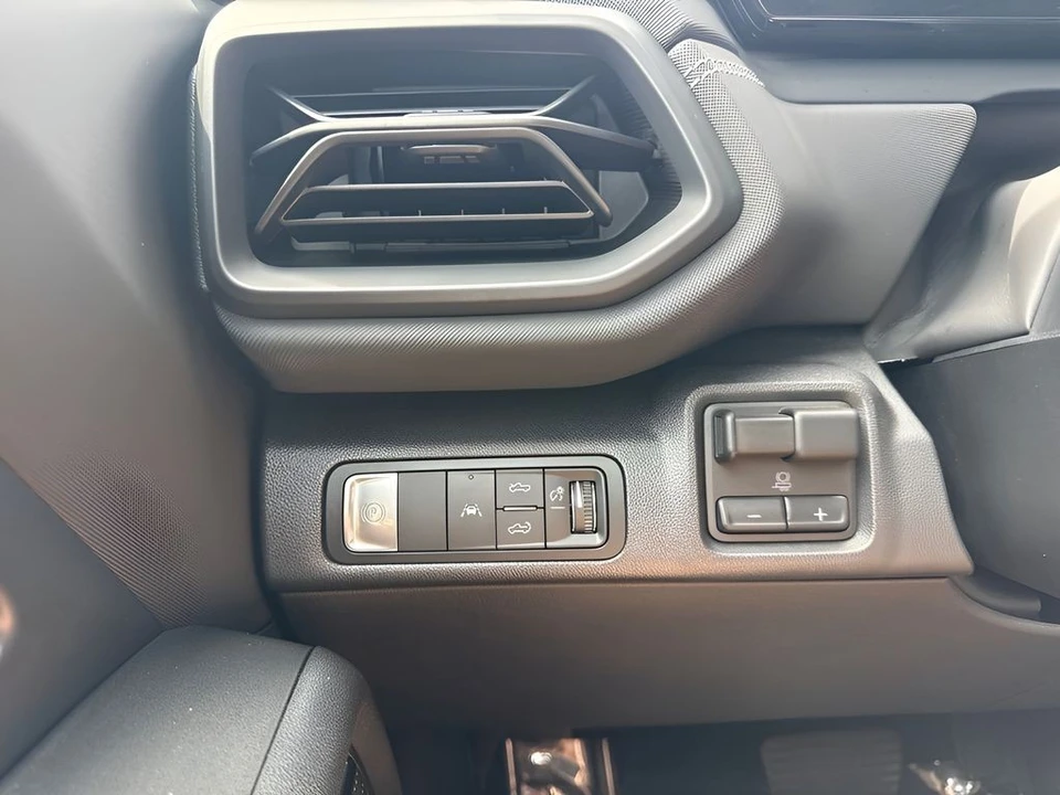 2026 Chevrolet Silverado - Image 25 of 31