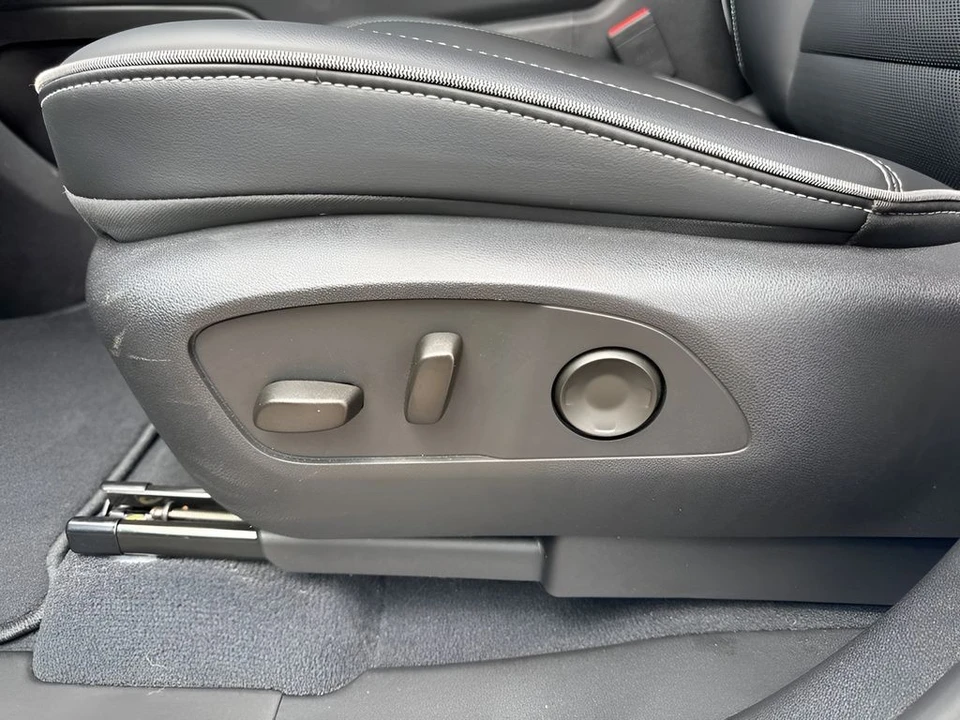 2026 Chevrolet Silverado - Image 11 of 31