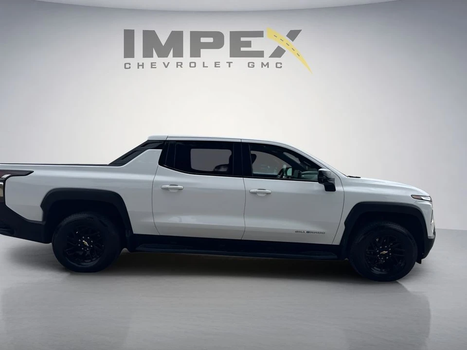 2026 Chevrolet Silverado - Image 7 of 31