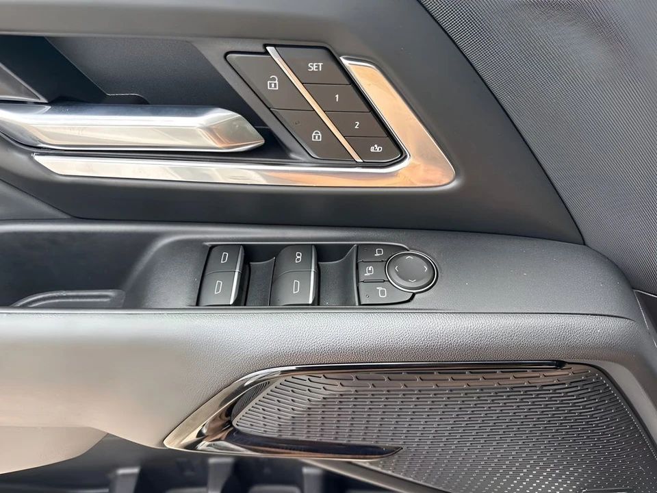2026 Chevrolet Silverado - Image 30 of 31