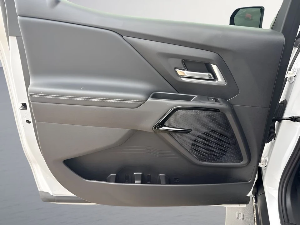 2026 Chevrolet Silverado - Image 31 of 31
