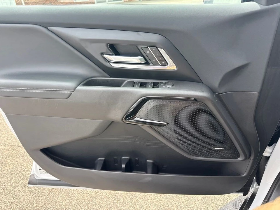 2026 Chevrolet Silverado - Image 28 of 31