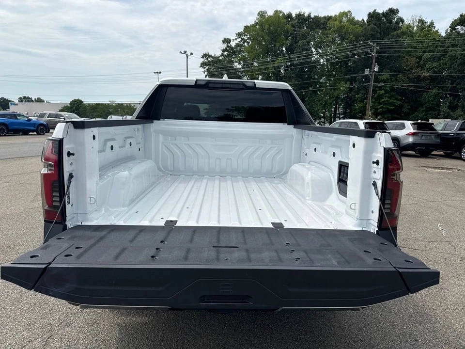 2026 Chevrolet Silverado - Image 31 of 31