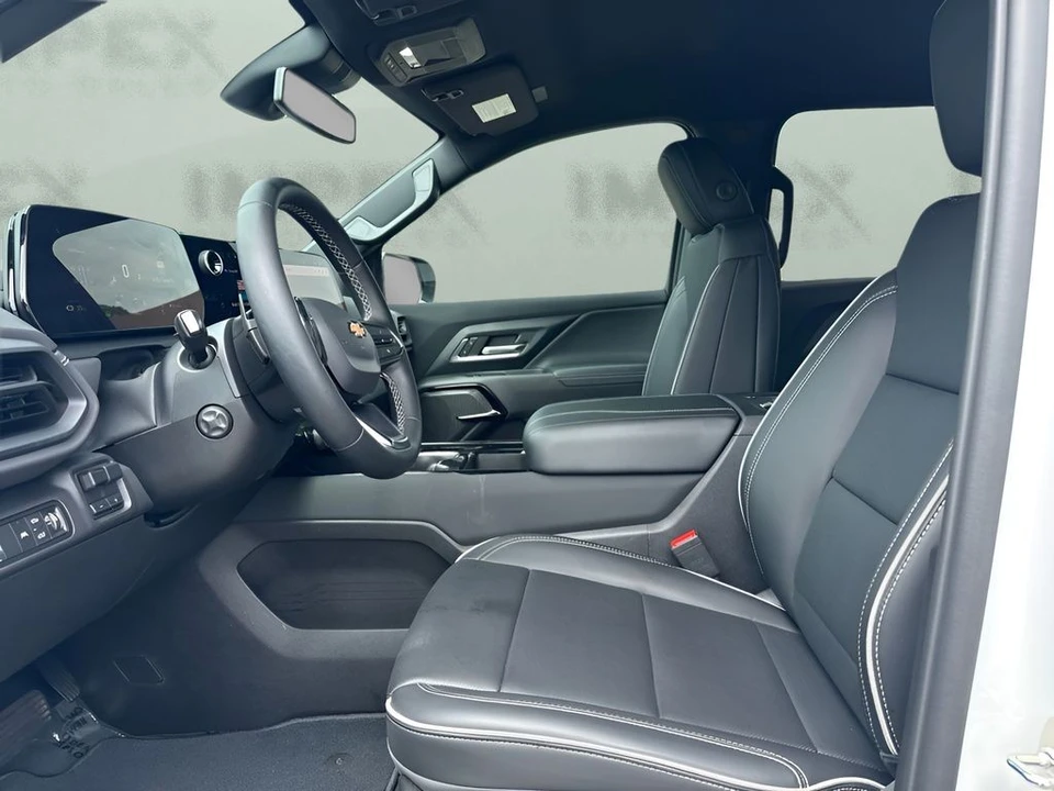 2026 Chevrolet Silverado - Image 10 of 31