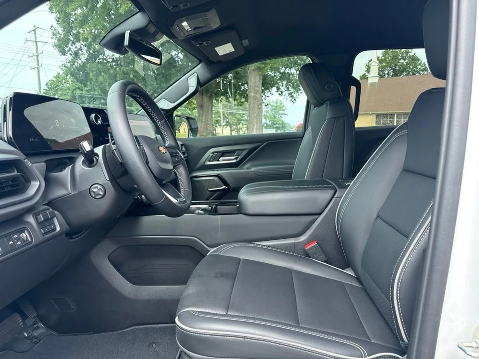 2026 Chevrolet Silverado - Image 9 of 31