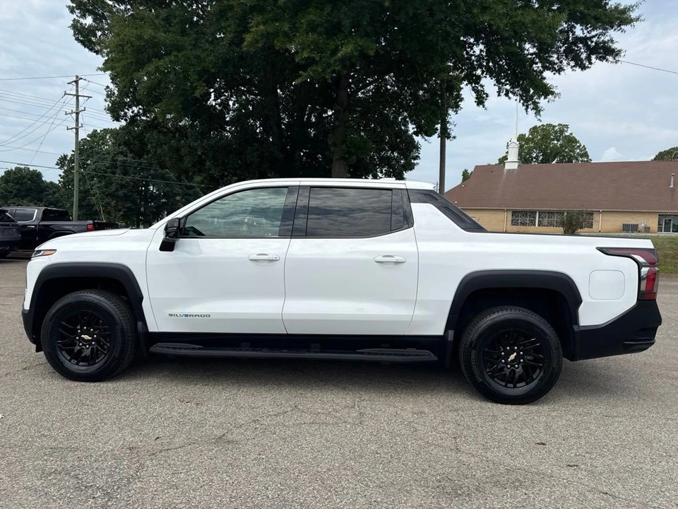 2026 Chevrolet Silverado - Image 2 of 31