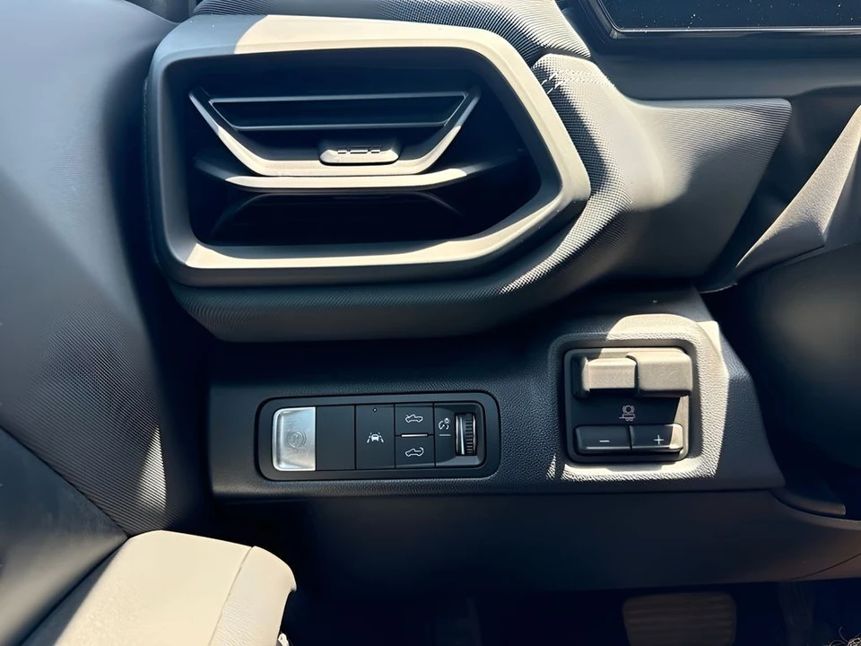 2026 Chevrolet Silverado - Image 24 of 31