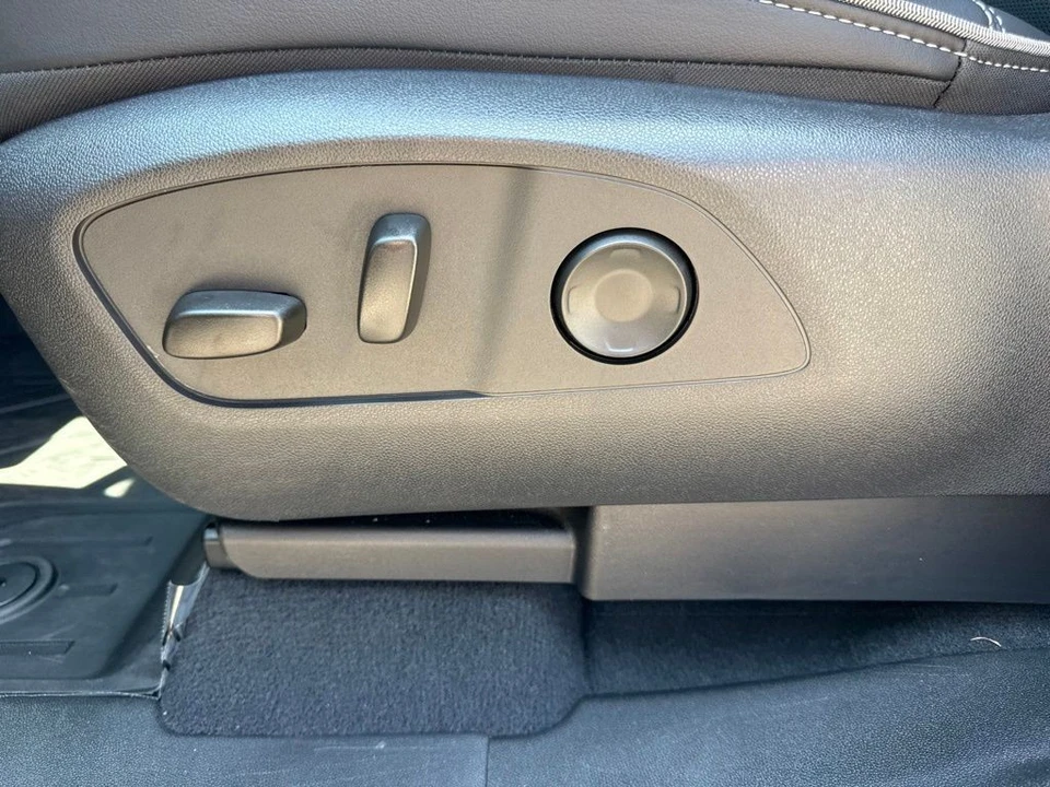 2026 Chevrolet Silverado - Image 10 of 31