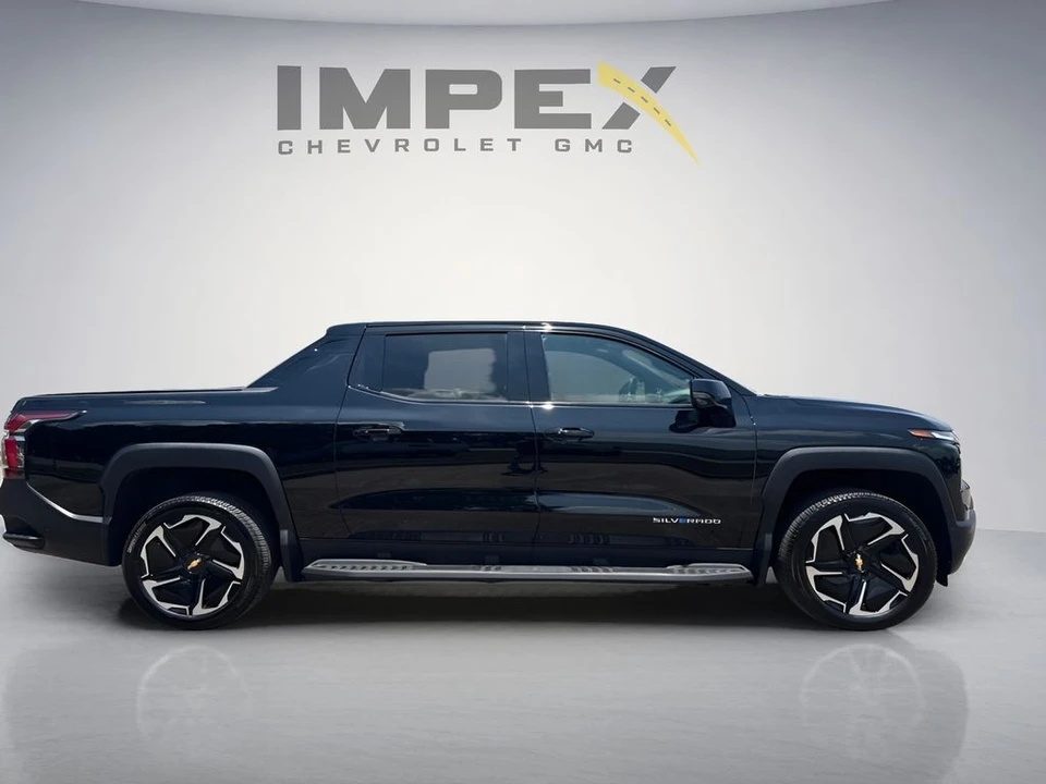2026 Chevrolet Silverado - Image 6 of 31