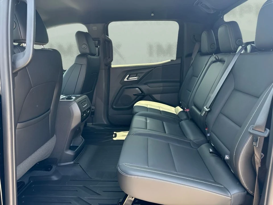 2026 Chevrolet Silverado - Image 12 of 31