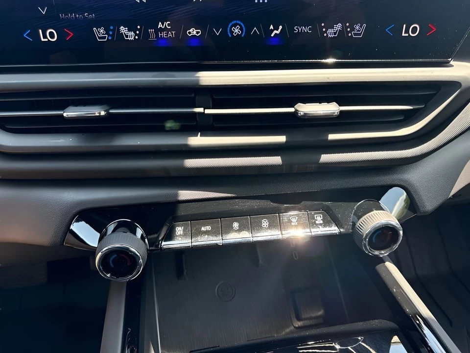 2026 Chevrolet Silverado - Image 20 of 31