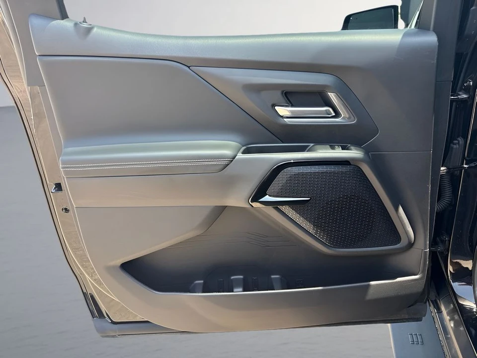 2026 Chevrolet Silverado - Image 29 of 31