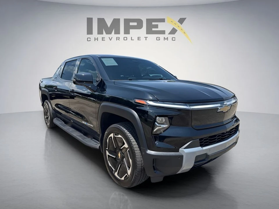 2026 Chevrolet Silverado - Image 7 of 31