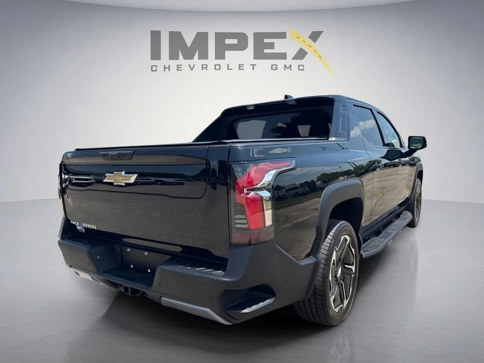 2026 Chevrolet Silverado - Image 5 of 31