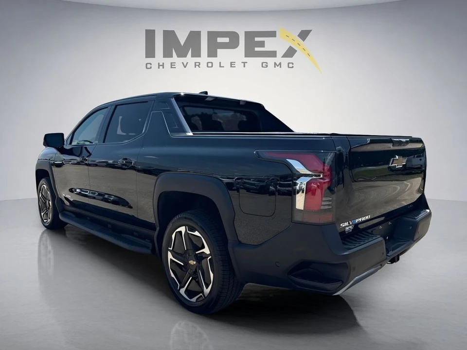 2026 Chevrolet Silverado - Image 3 of 31