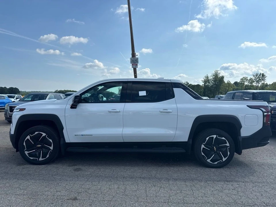 2026 Chevrolet Silverado - Image 2 of 11