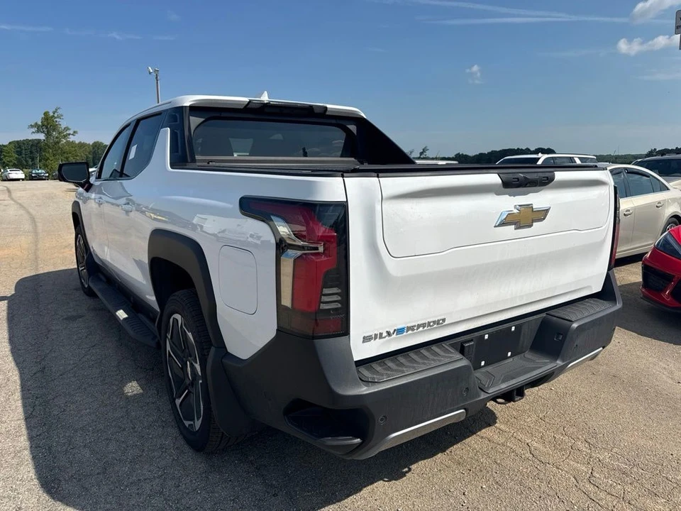 2026 Chevrolet Silverado - Image 3 of 11