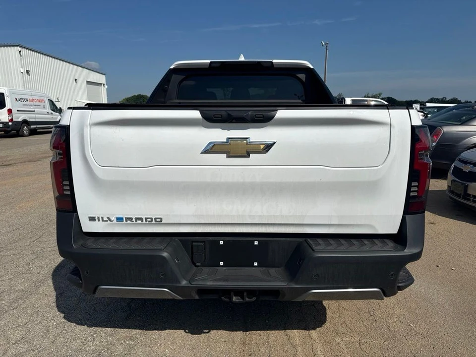 2026 Chevrolet Silverado - Image 4 of 11