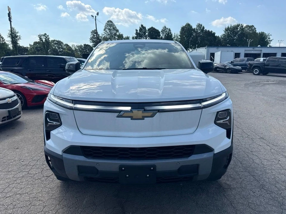 2026 Chevrolet Silverado - Image 7 of 11