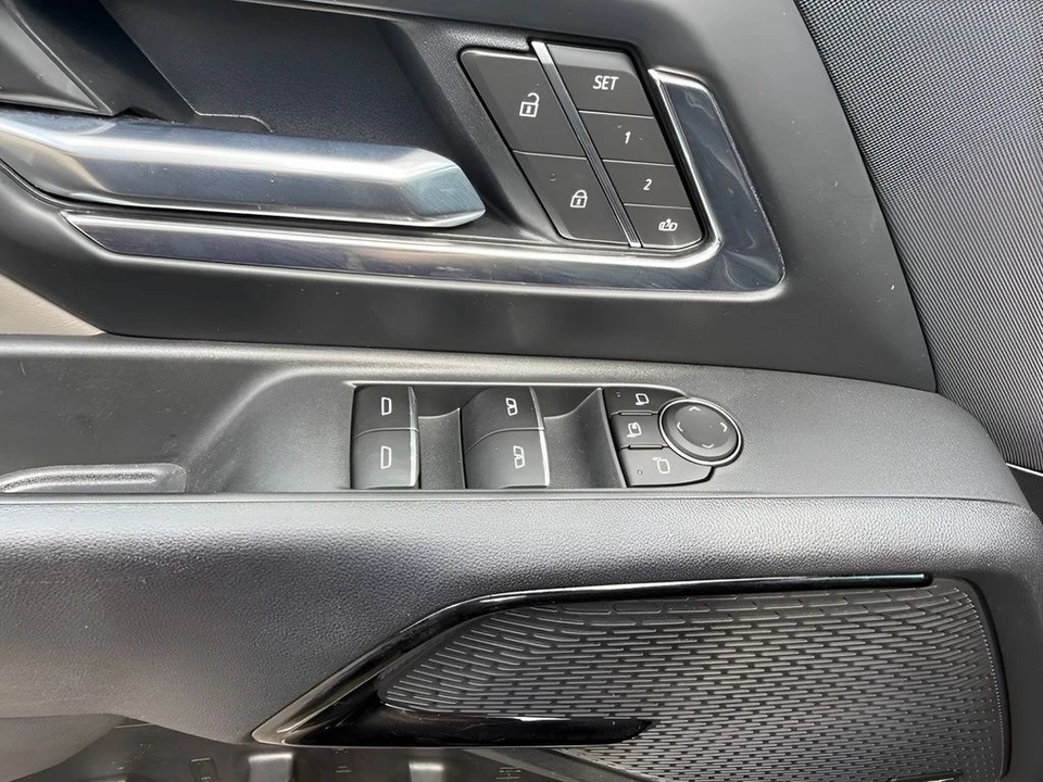 2026 Chevrolet Silverado - Image 28 of 31