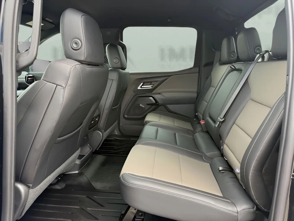 2026 Chevrolet Silverado - Image 12 of 31