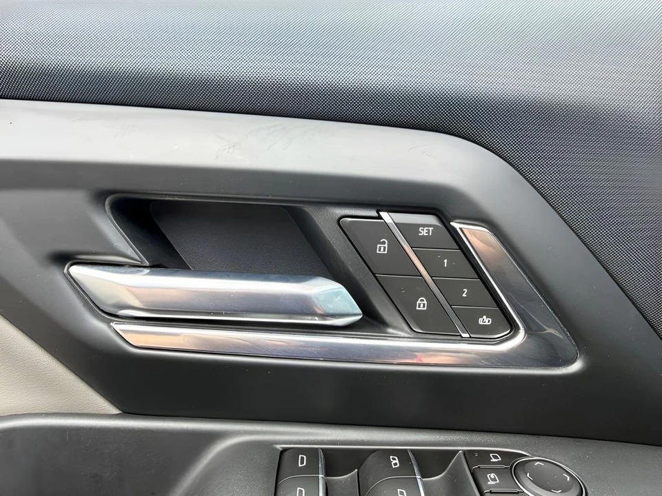 2026 Chevrolet Silverado - Image 11 of 31