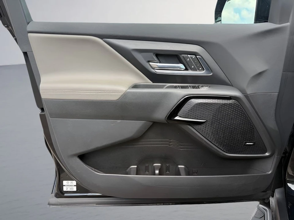 2026 Chevrolet Silverado - Image 27 of 31