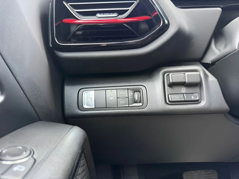 2026 Chevrolet Silverado - Image 24 of 31