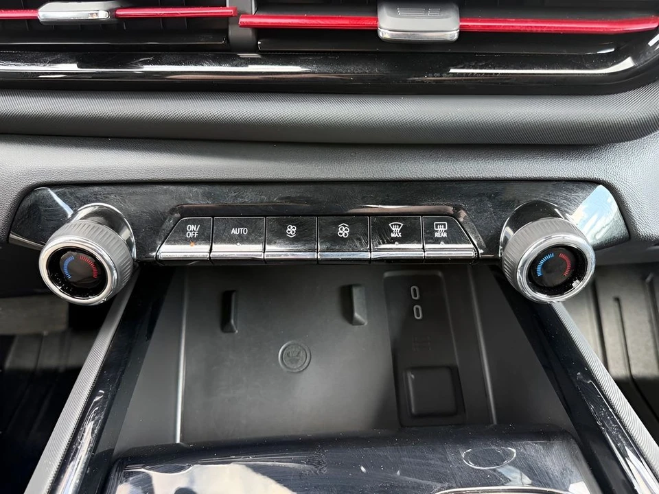2026 Chevrolet Silverado - Image 20 of 31
