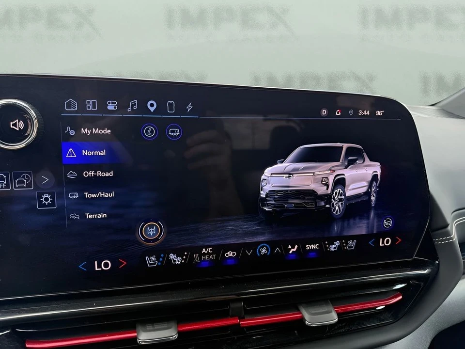 2026 Chevrolet Silverado - Image 23 of 31