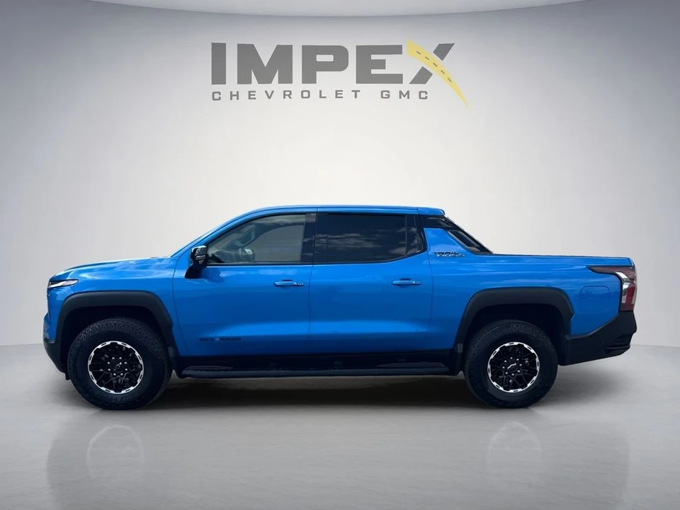 2026 Chevrolet Silverado - Image 2 of 31