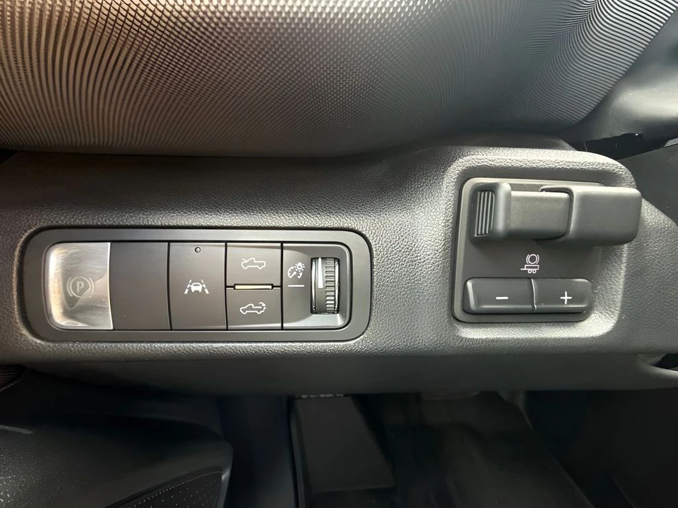 2026 Chevrolet Silverado - Image 24 of 31