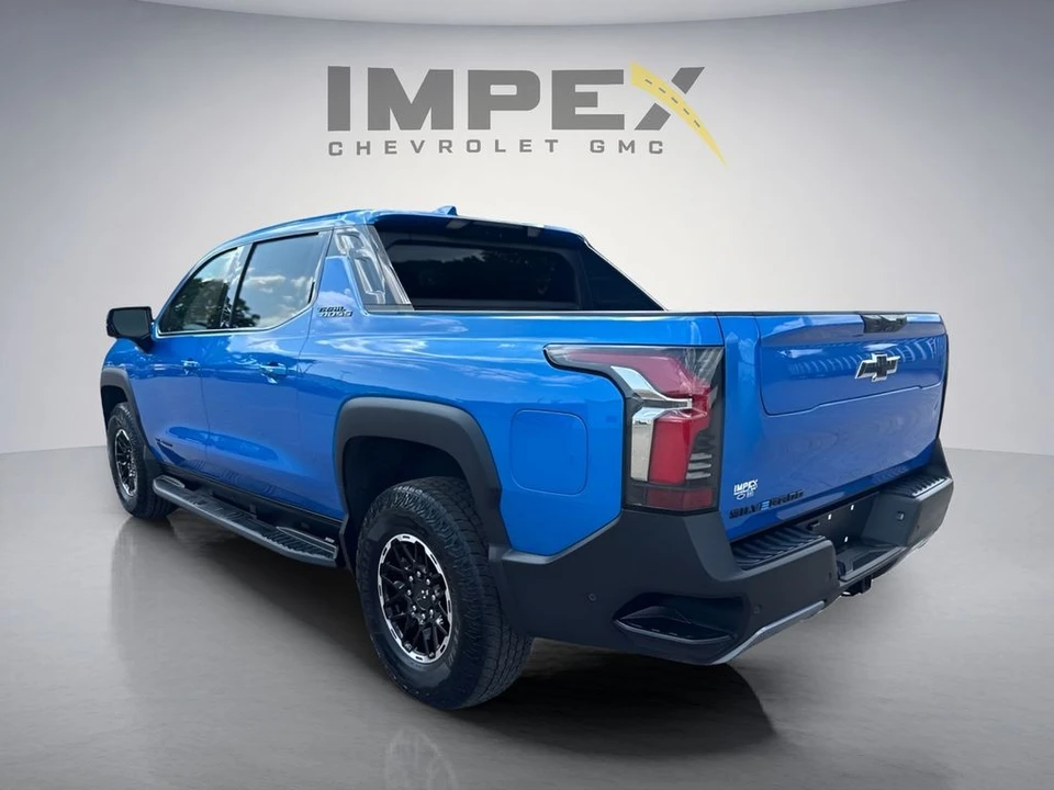2026 Chevrolet Silverado - Image 3 of 31