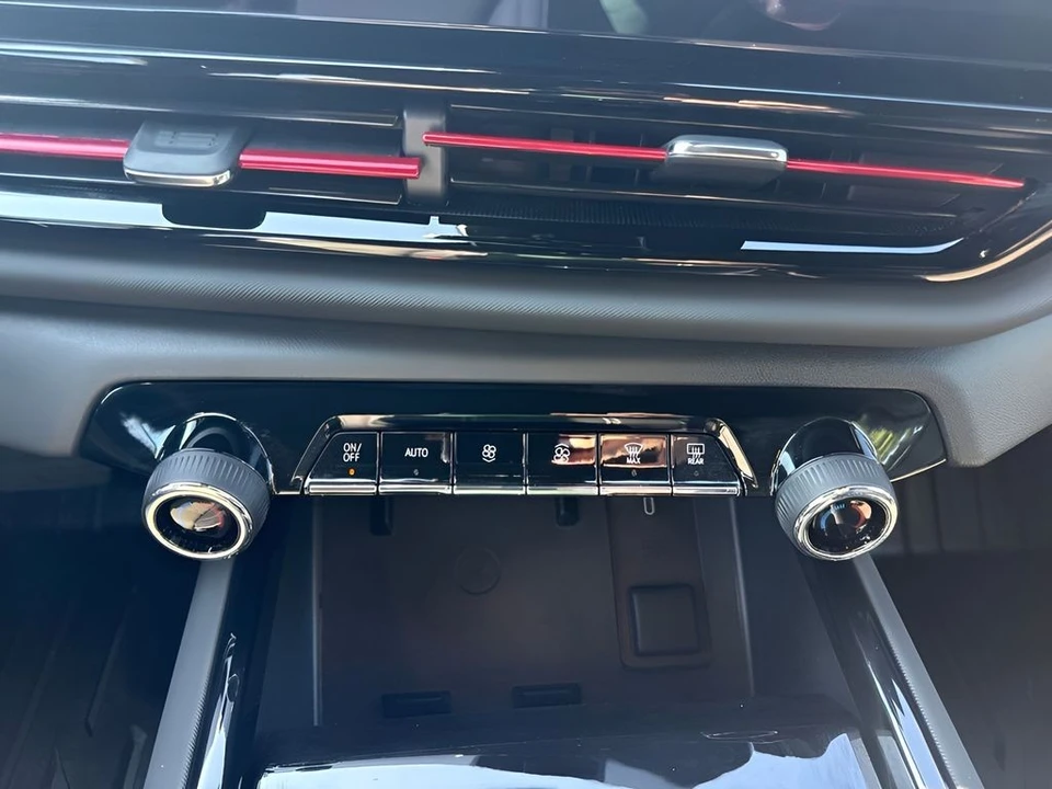 2026 Chevrolet Silverado - Image 20 of 31