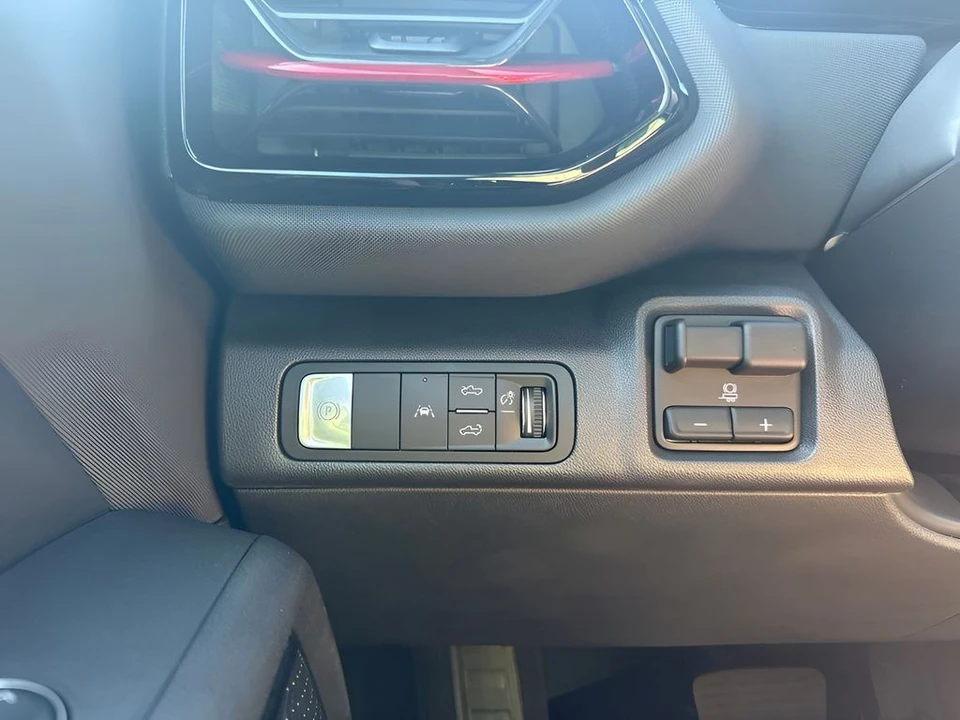 2026 Chevrolet Silverado - Image 24 of 31