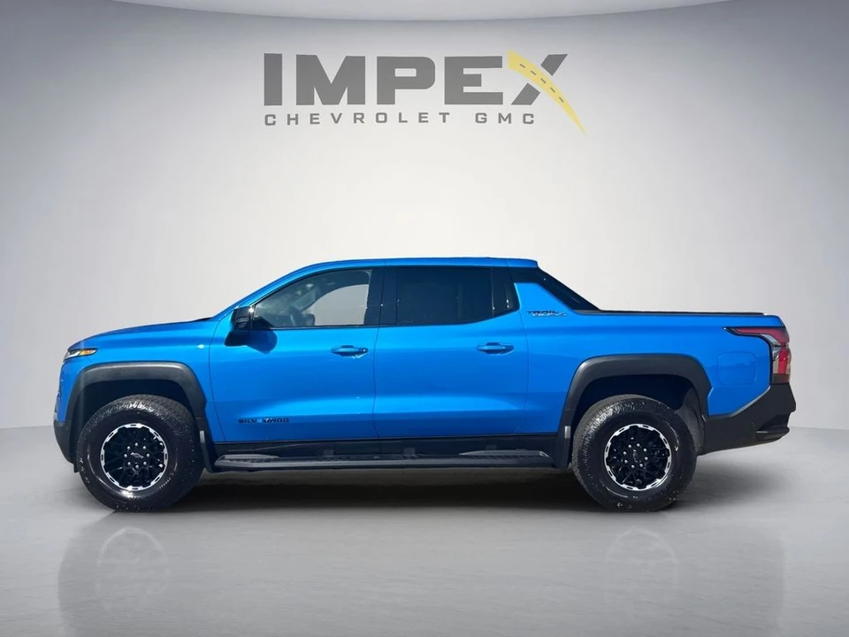 2026 Chevrolet Silverado - Image 2 of 31