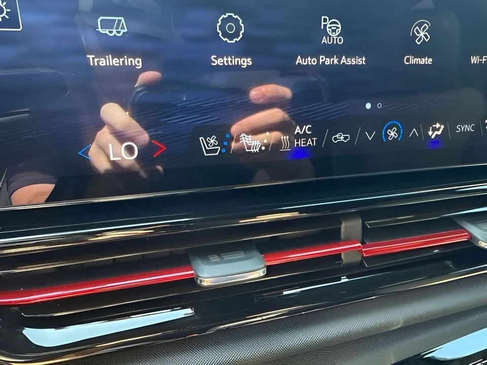2026 Chevrolet Silverado - Image 23 of 31
