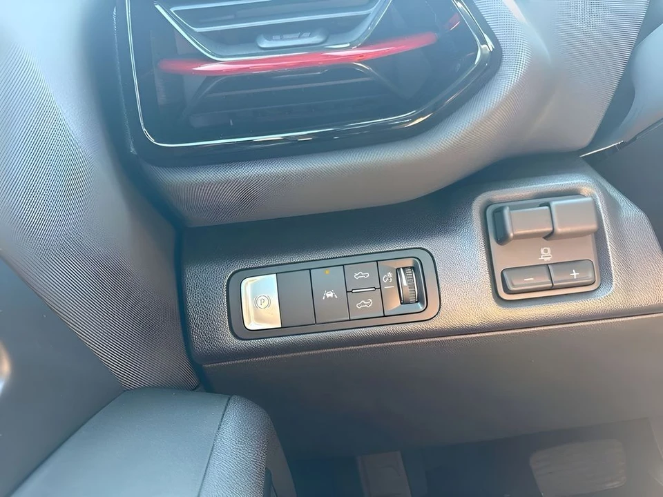 2026 Chevrolet Silverado - Image 25 of 31