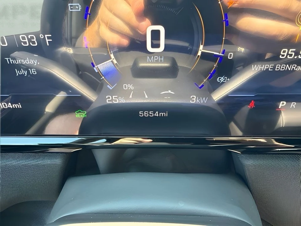 2026 Chevrolet Silverado - Image 27 of 31