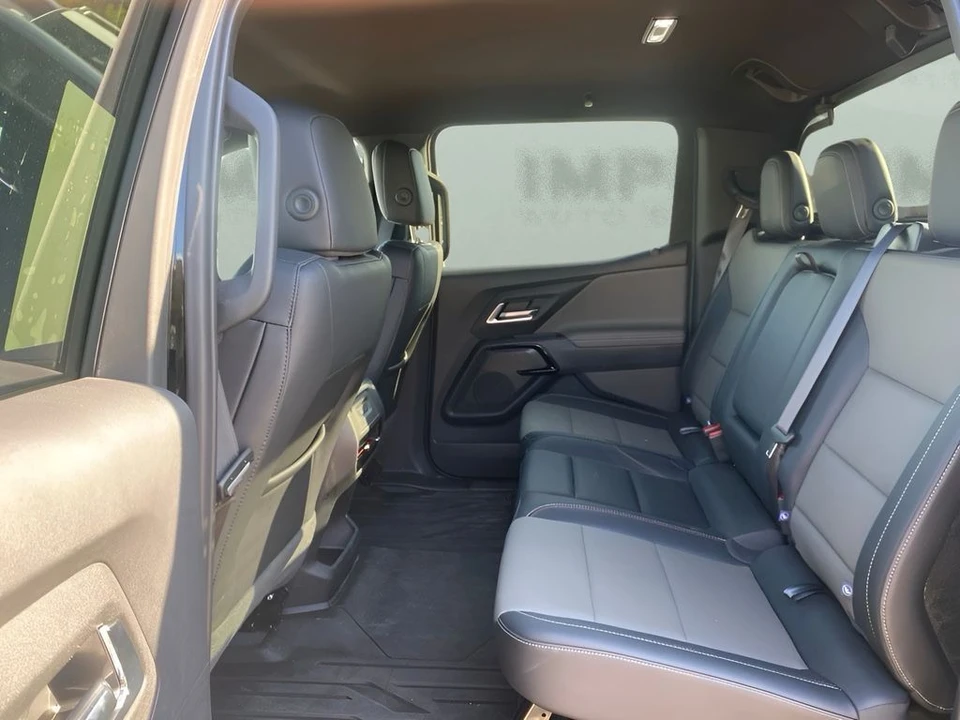 2026 Chevrolet Silverado - Image 10 of 15
