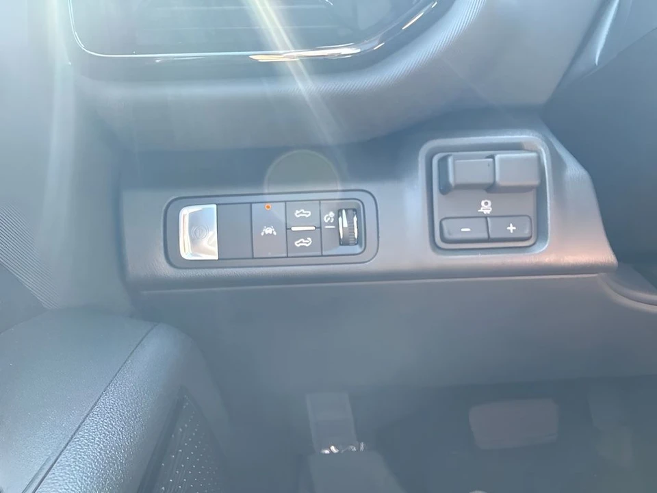 2026 Chevrolet Silverado - Image 24 of 31