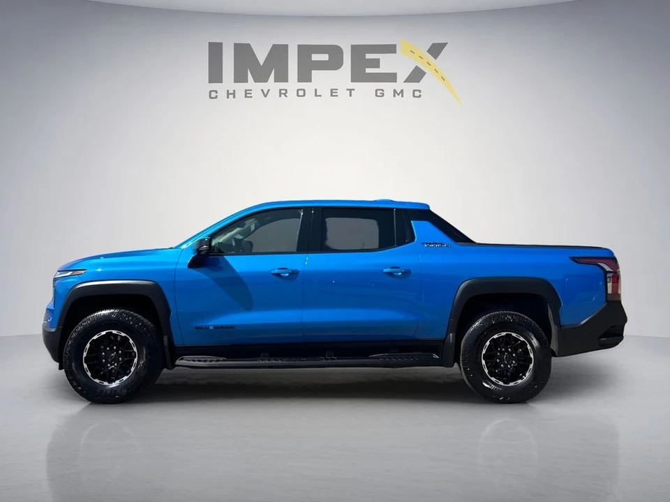 2026 Chevrolet Silverado - Image 2 of 31
