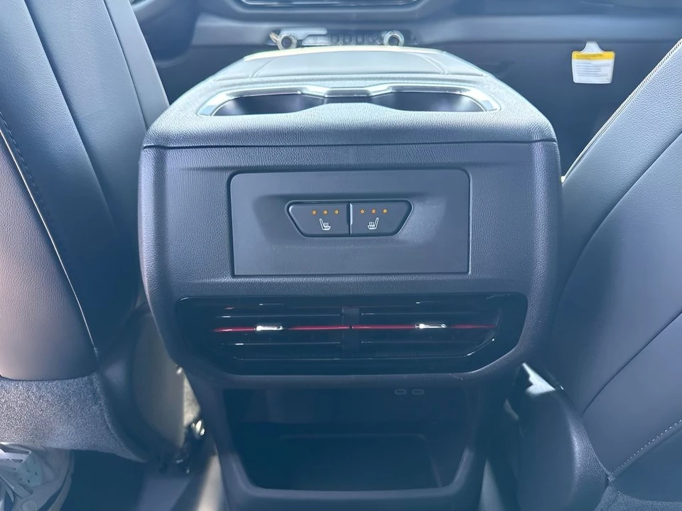 2026 Chevrolet Silverado - Image 14 of 31