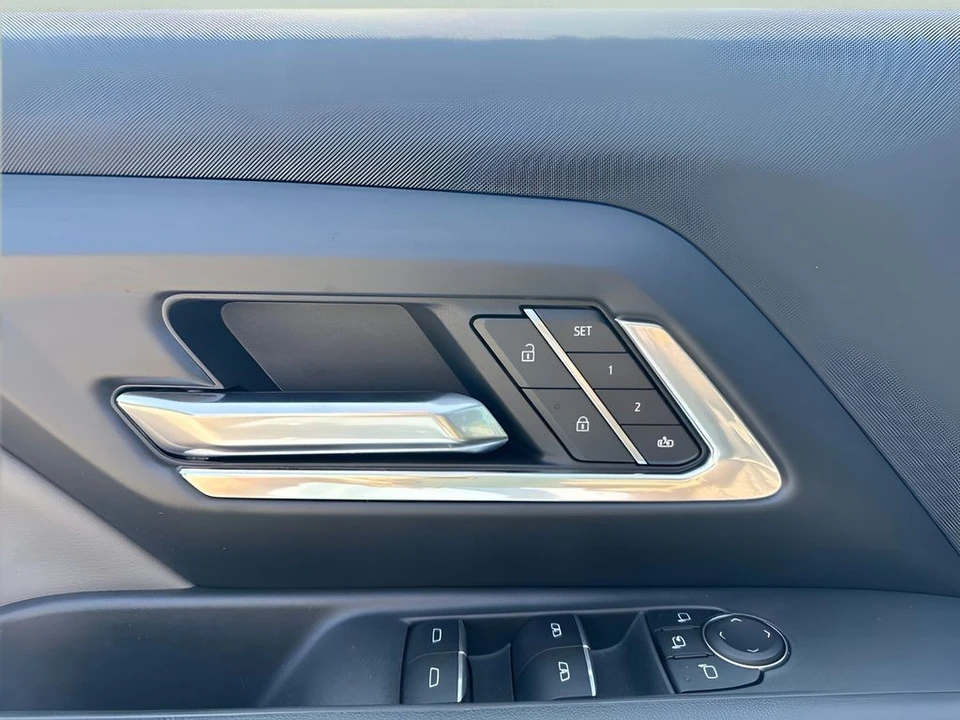 2026 Chevrolet Silverado - Image 12 of 31