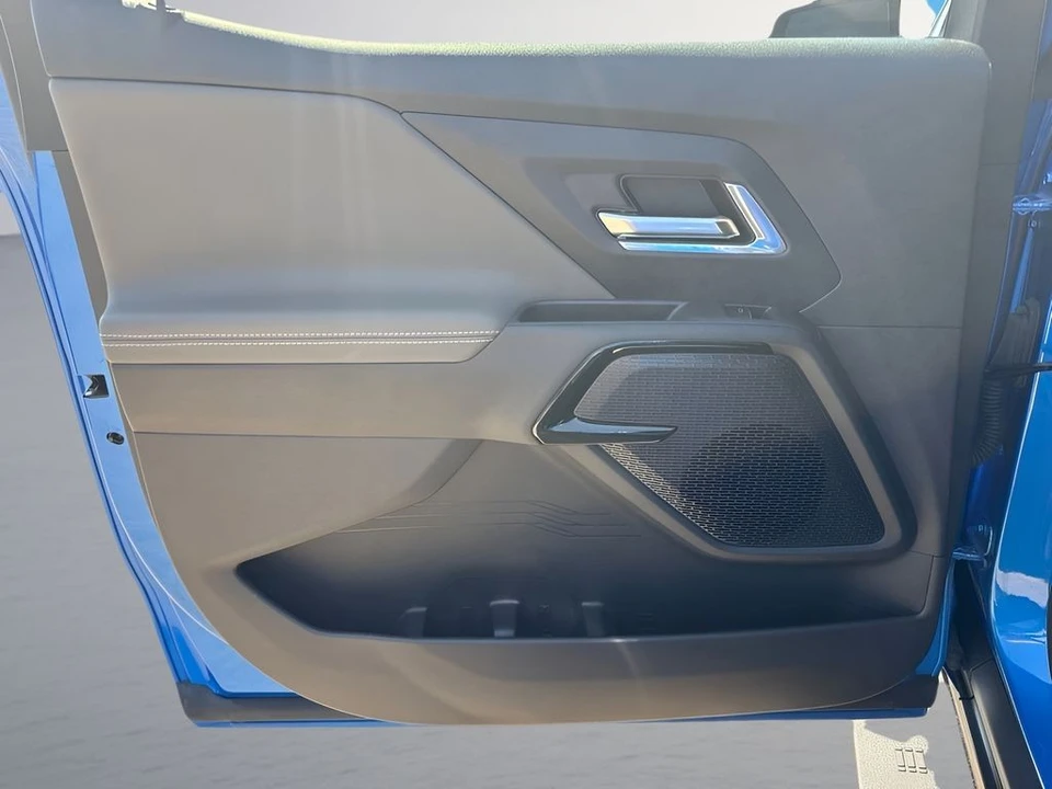 2026 Chevrolet Silverado - Image 30 of 31