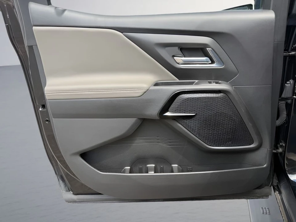 2026 Chevrolet Silverado - Image 29 of 31
