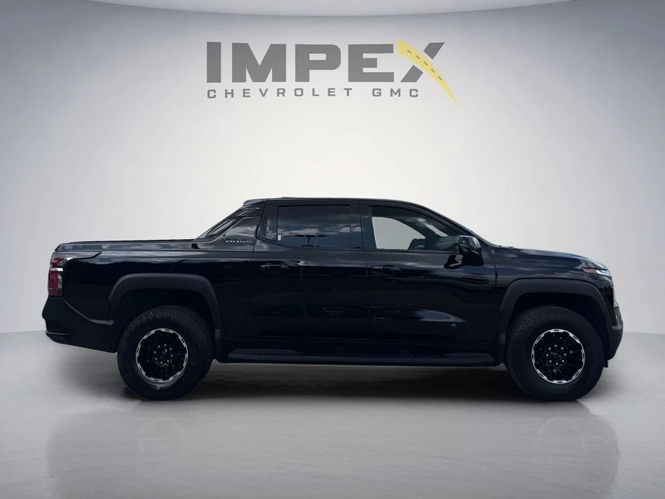 2026 Chevrolet Silverado - Image 6 of 31